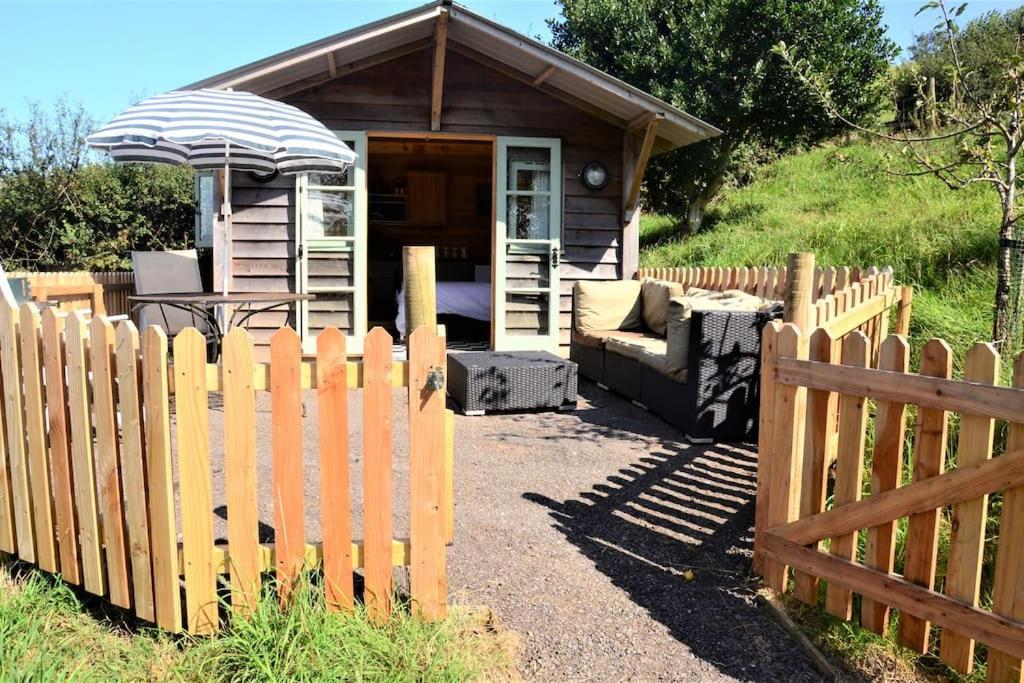 Woolcombe Cabin East Allington Экстерьер фото