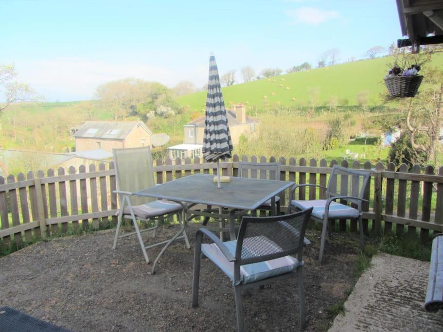 Woolcombe Cabin East Allington Экстерьер фото